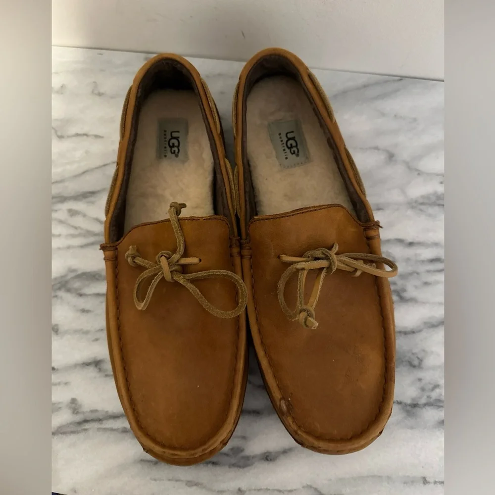 UGG Men's leather moccasin loafers brown leather fur lined men’s sz 12
